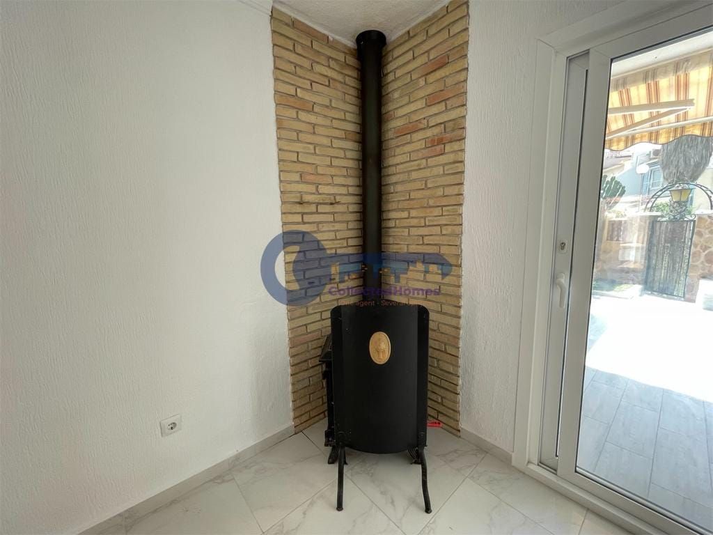 Completely renovated townhouse in popular Rosaleda, Torrevieja! image 5