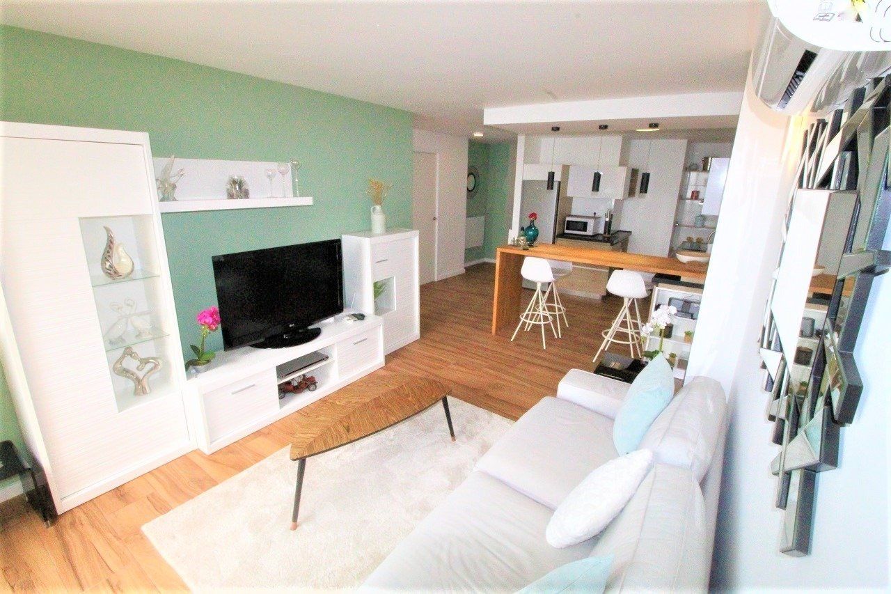 Completely renovated front line penthouse with incredible sea views. image 4