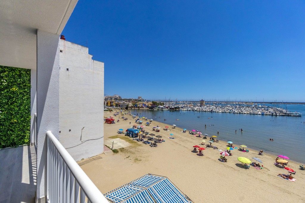 SEAFRONT APARTMENT IN ACEQUION, TORREVIEJA. image 3