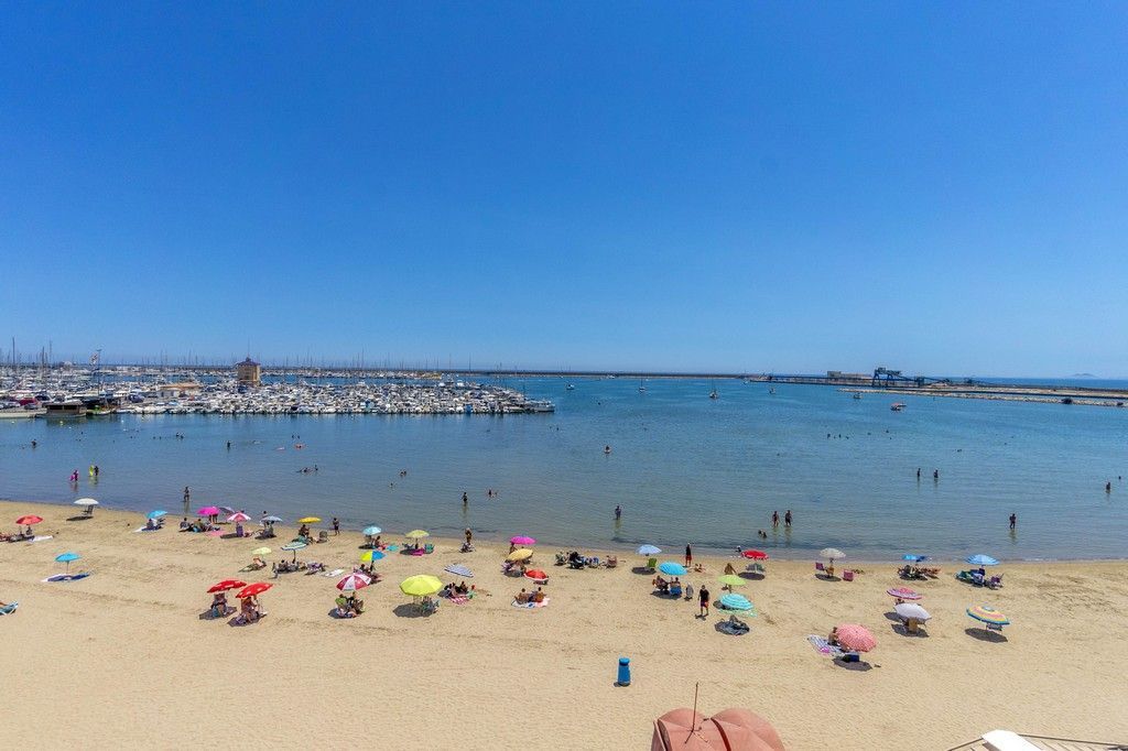 SEAFRONT APARTMENT IN ACEQUION, TORREVIEJA. image 5