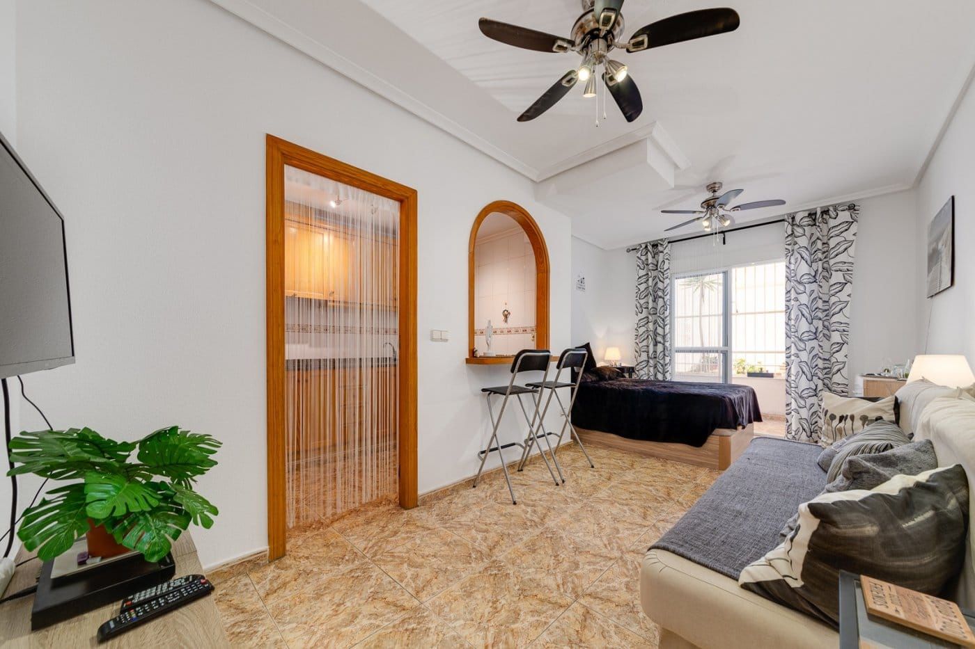 FANTASTIC STUDIO WITH POOL ONLY 130 M FROM LOS LOCOS BEACH, TORREVIEJA. image 3