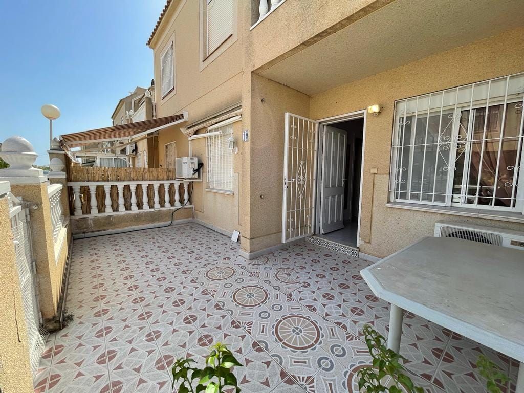 Bungalow in Torreta lll, Torrevieja. image 2