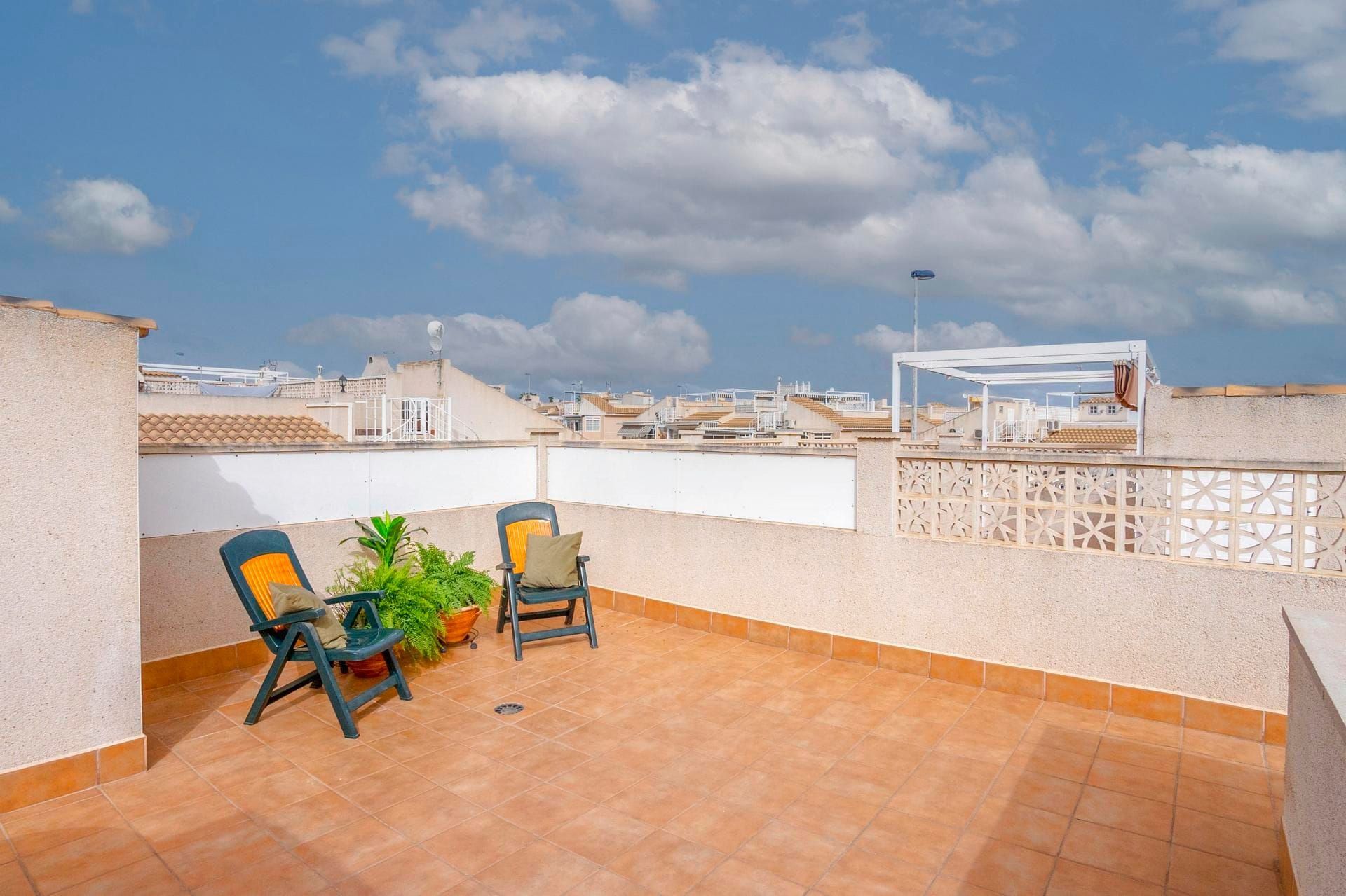 This nice south facing apartment is located in Bravomar 6 in Aguas Nuevas in Torrevieja. image 4