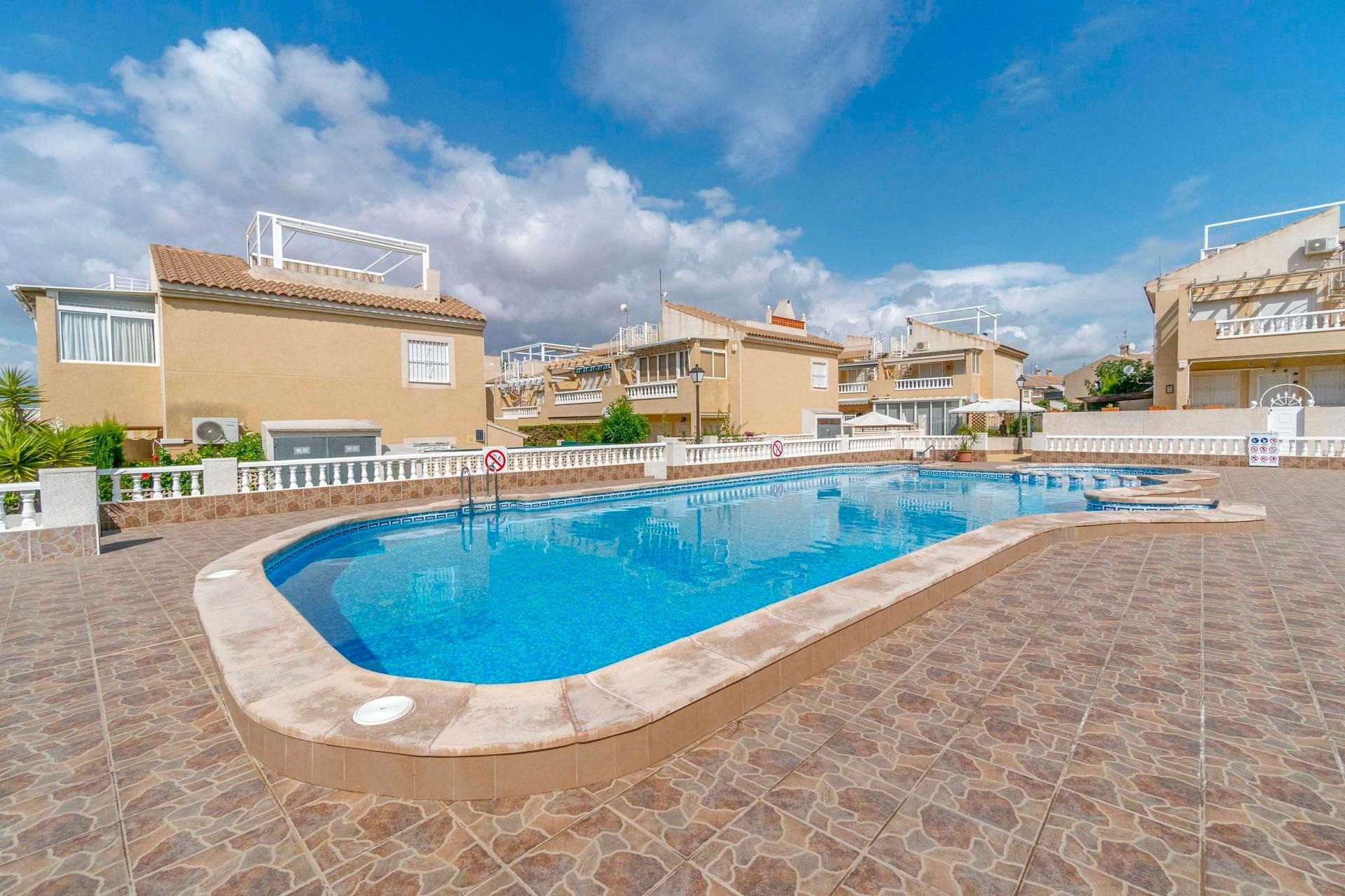 This nice south facing apartment is located in Bravomar 6 in Aguas Nuevas in Torrevieja. image 2