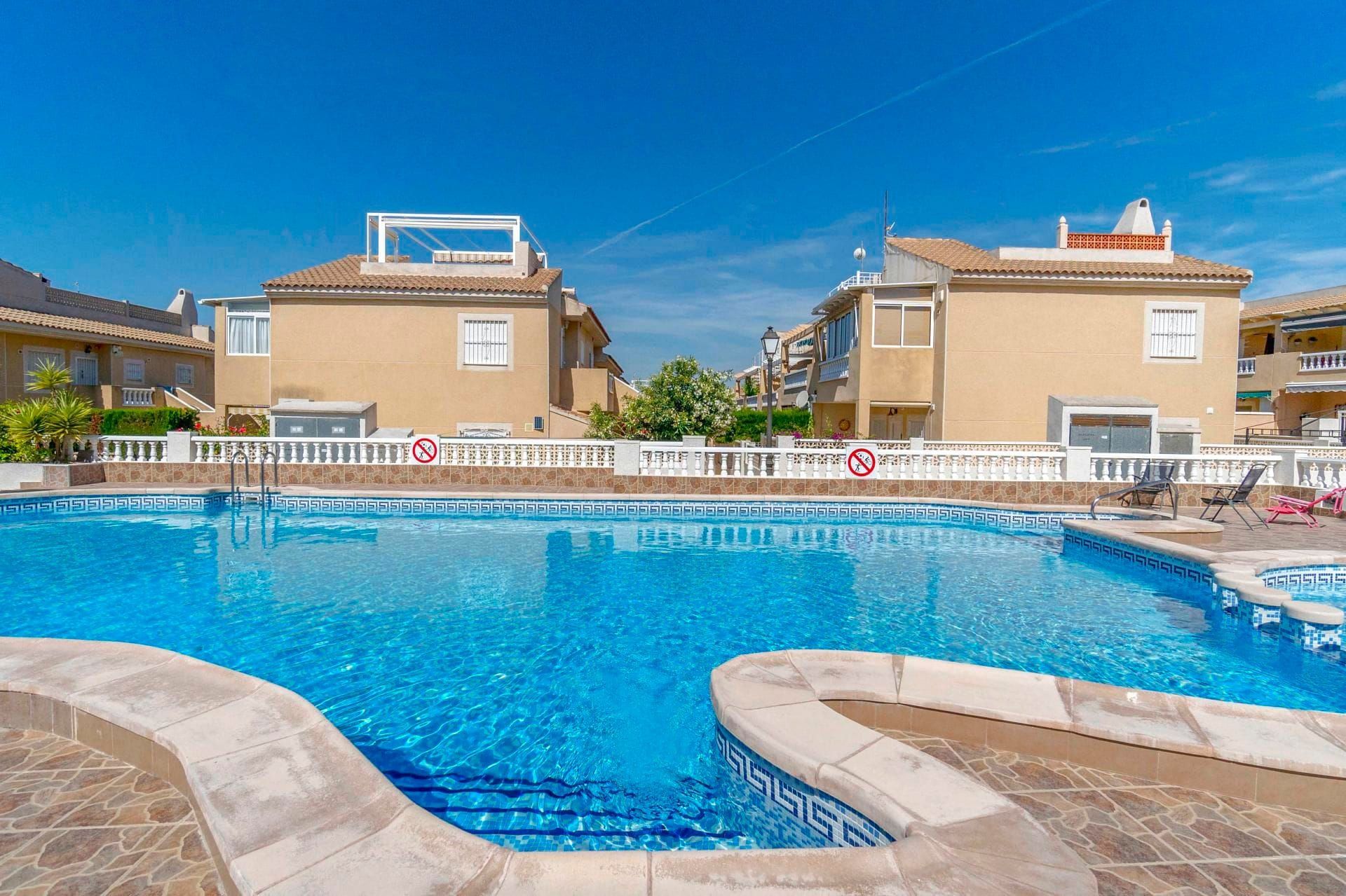 This nice south facing apartment is located in Bravomar 6 in Aguas Nuevas in Torrevieja. image 3
