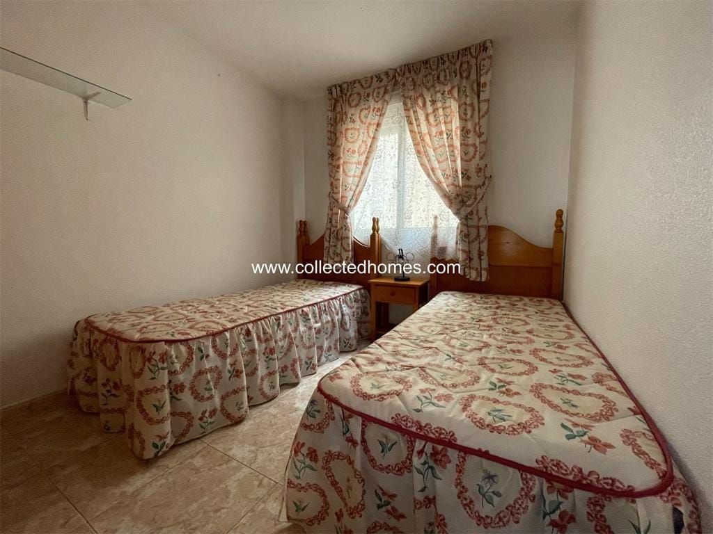 2 bedrooms apartment in very good location in Torrevieja C. image 4