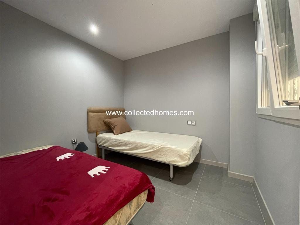 Renovated 2 bedrooms apartment in very good location in Torrevieja C. image 5