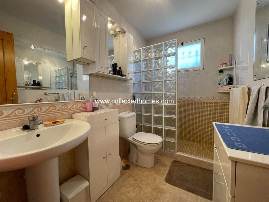 Collected Homes in exclusivity presents this lovely detached house in the popular urbanization El Mirador, Los Balcones in Torrevieja. image 3