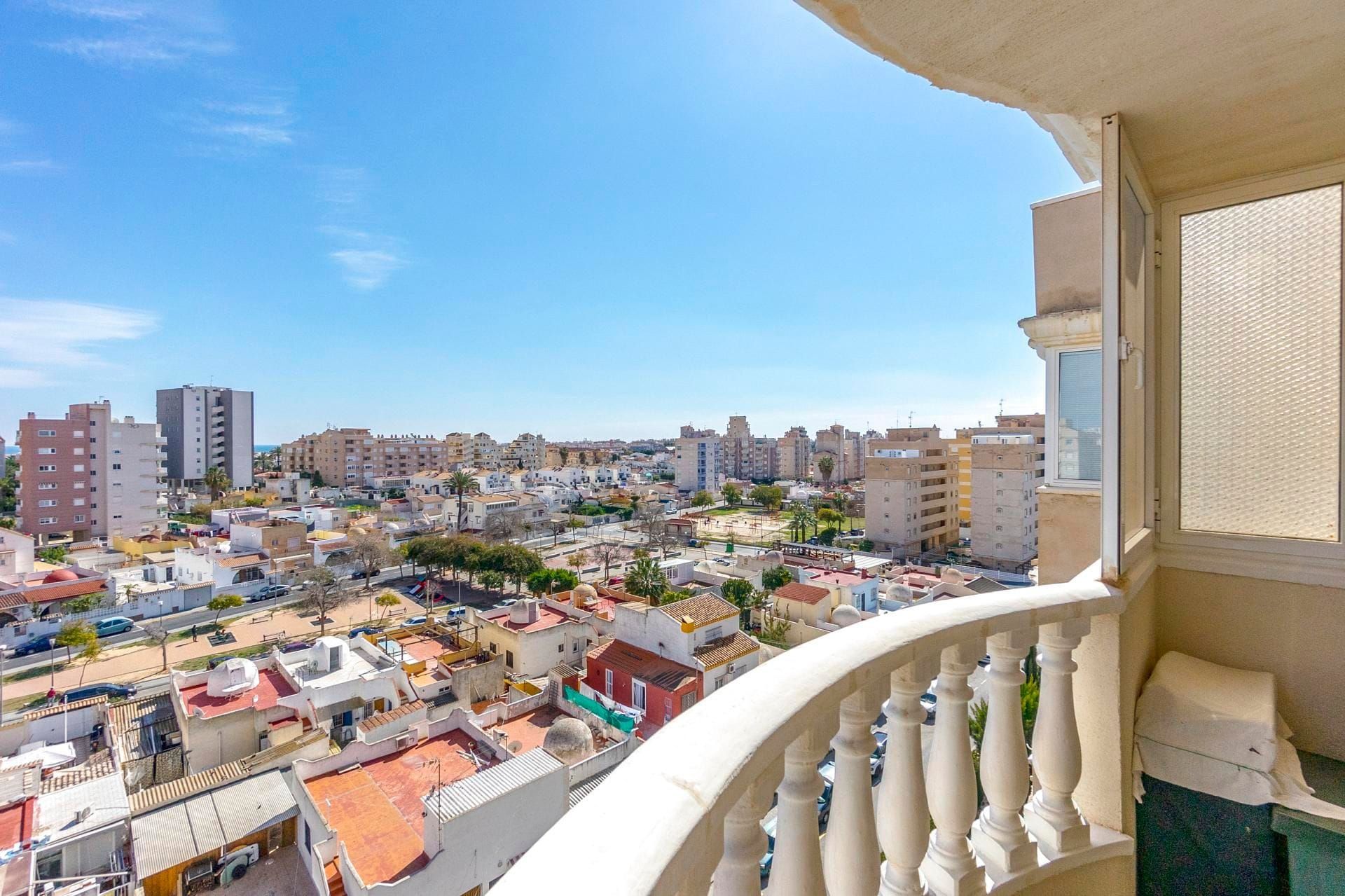 LOVELY BRIGHT APARTMENT WITH SEA VIEW AND COMMUNITY POOL image 3