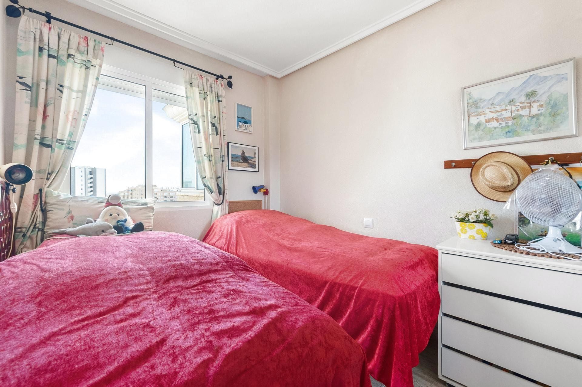 LOVELY BRIGHT APARTMENT WITH SEA VIEW AND COMMUNITY POOL image 4