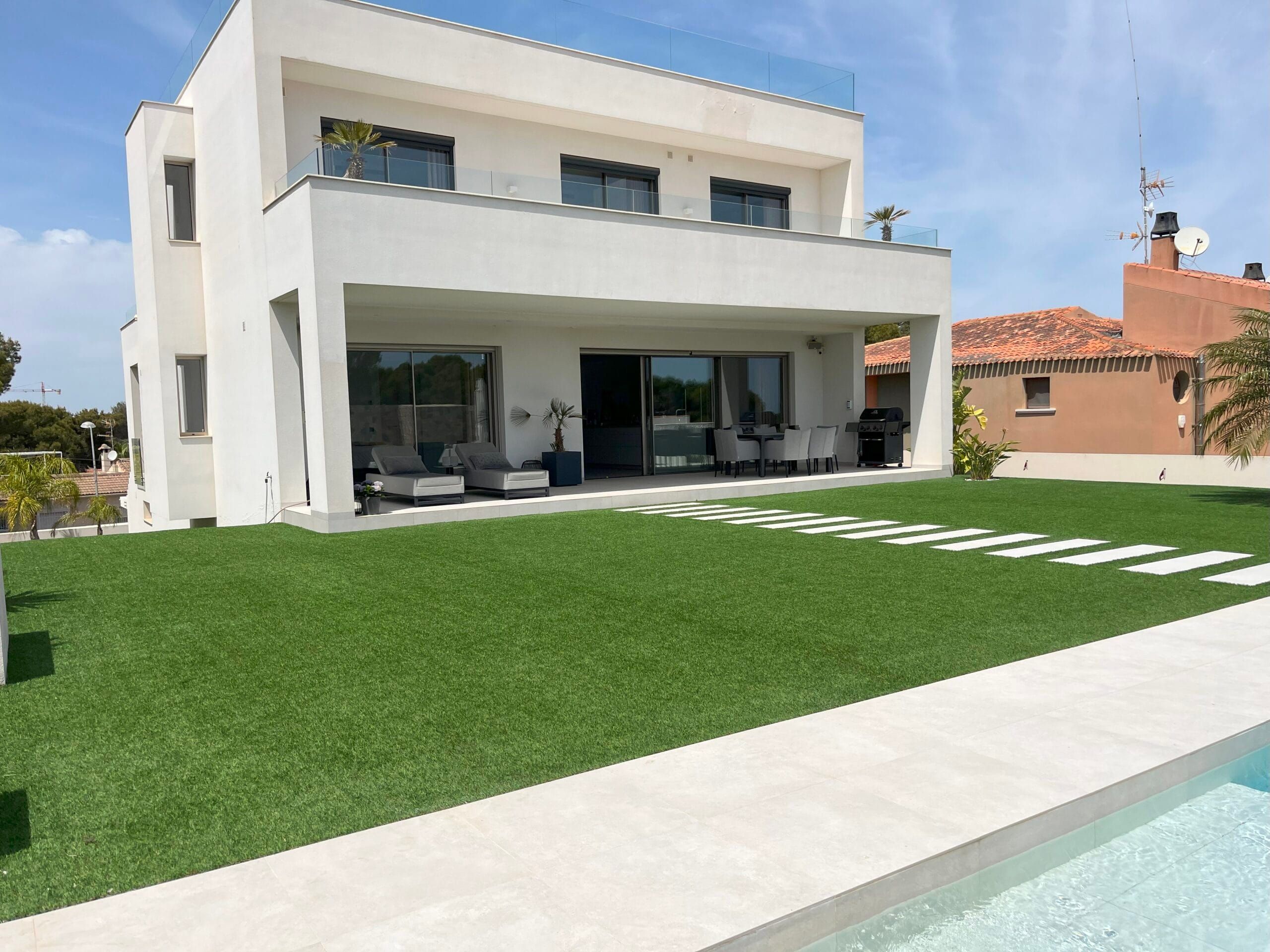 Outstanding design villa in popular Los Balcones. image 4