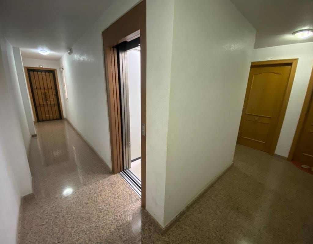 2bedroom apartmentwith clear views, near the beach in Torrevieja. image 5