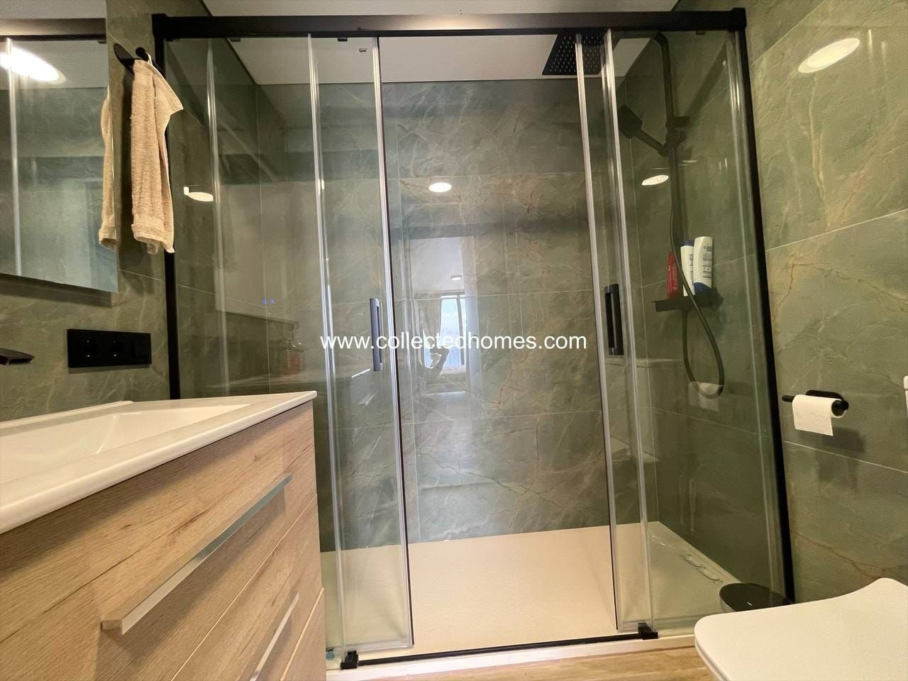 APARTMENT ON THE FRONTLINE OF THE SEA WITH AMAZING SEA VIEW. image 5