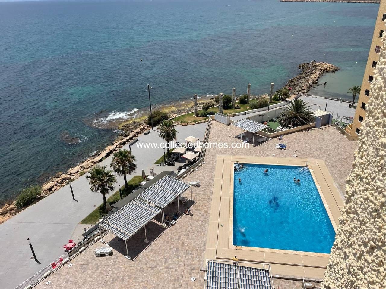 APARTMENT ON THE FRONTLINE OF THE SEA WITH AMAZING SEA VIEW. image 2