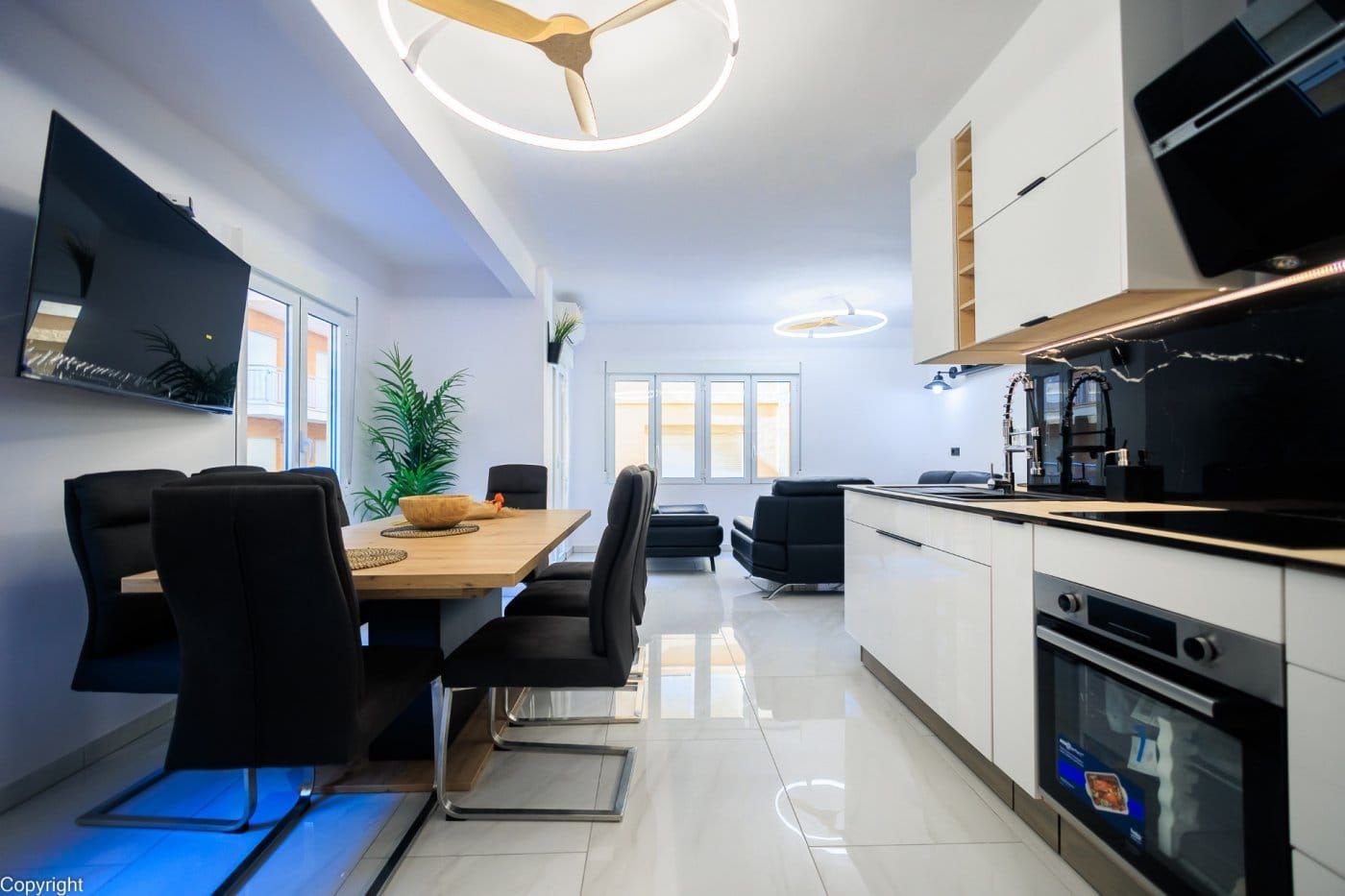 Apartment with tourist license, 50M from Playa del Cura in Torrevieja. image 2