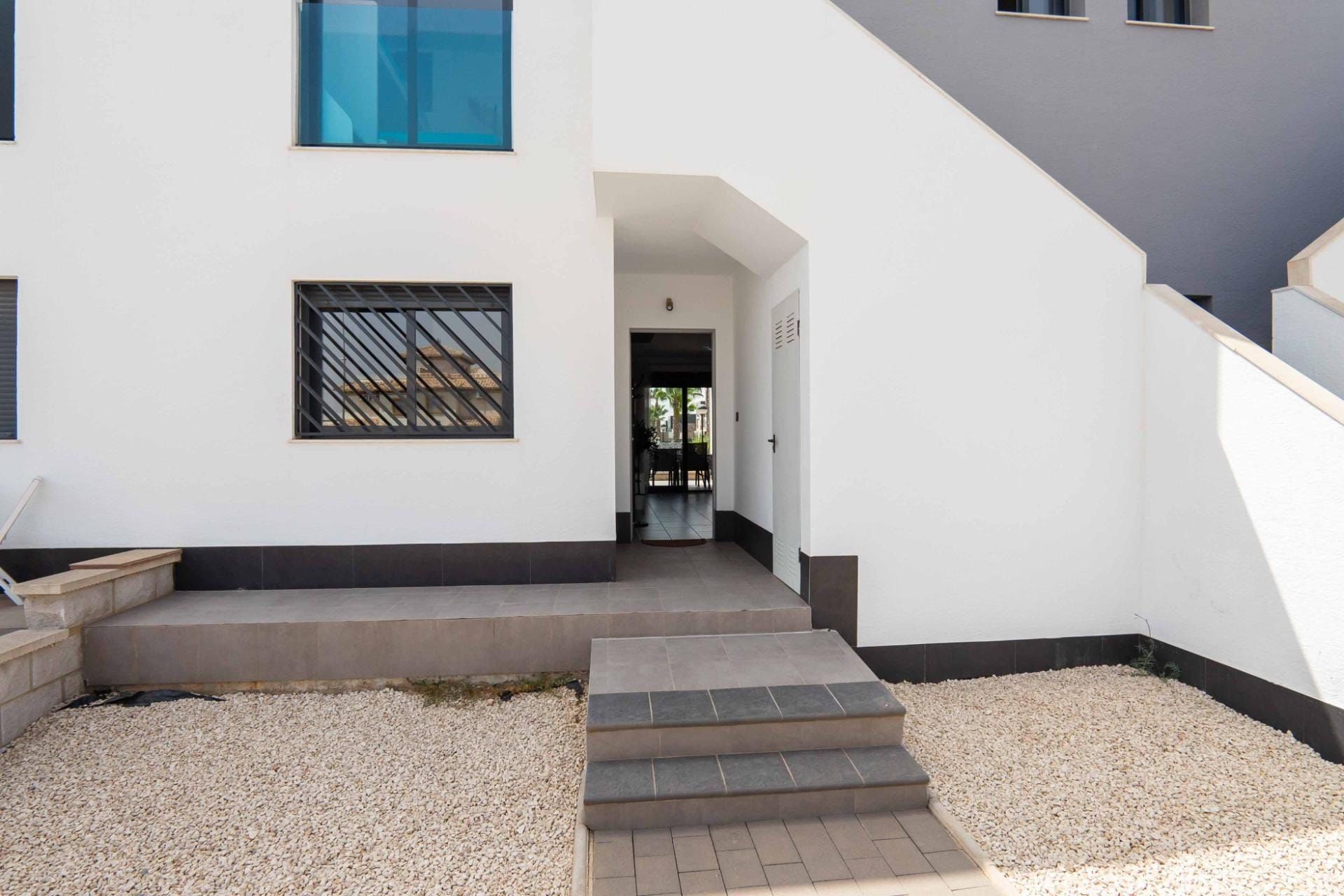 MODERN GROUNDFLOOR APARTMENT IN LOMAS DE CABO ROIG. image 5