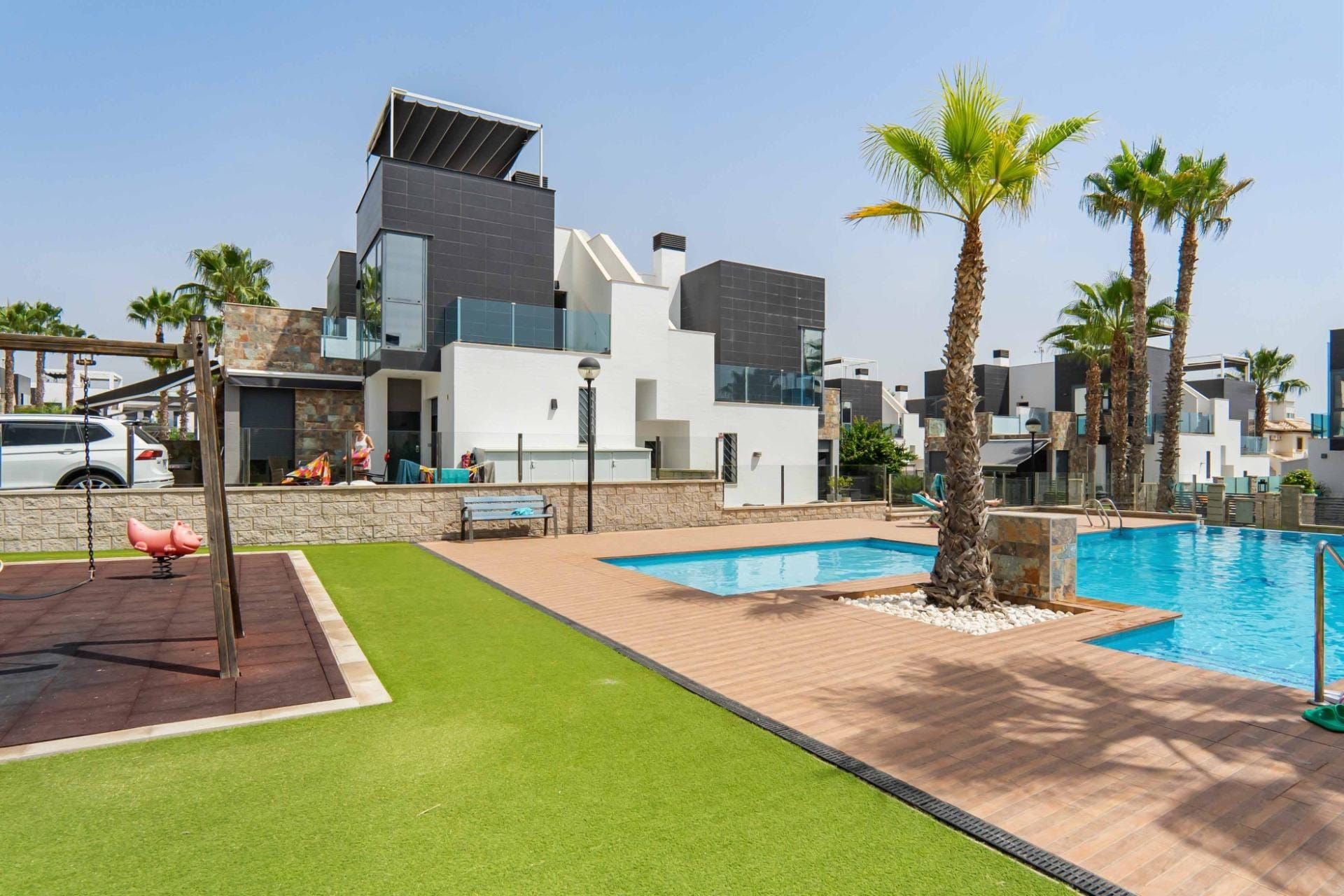MODERN GROUNDFLOOR APARTMENT IN LOMAS DE CABO ROIG. image 2
