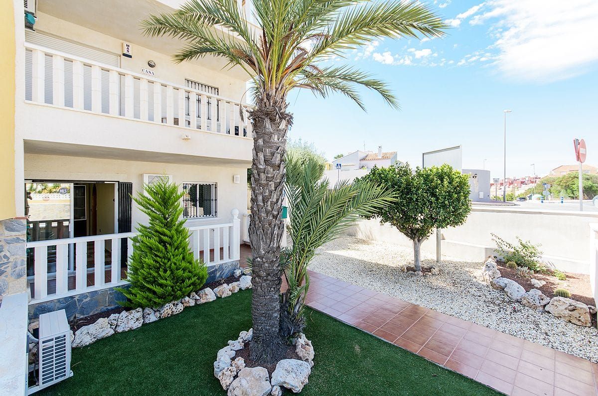 2 bed, 1 bath with large private corner garden and community pool in Villamartín. image 4