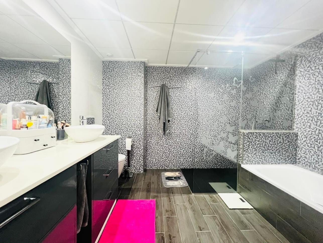 Luxurious Quad Villa with Amenities Galore in Aguas Nuevas, Torrevieja. image 3