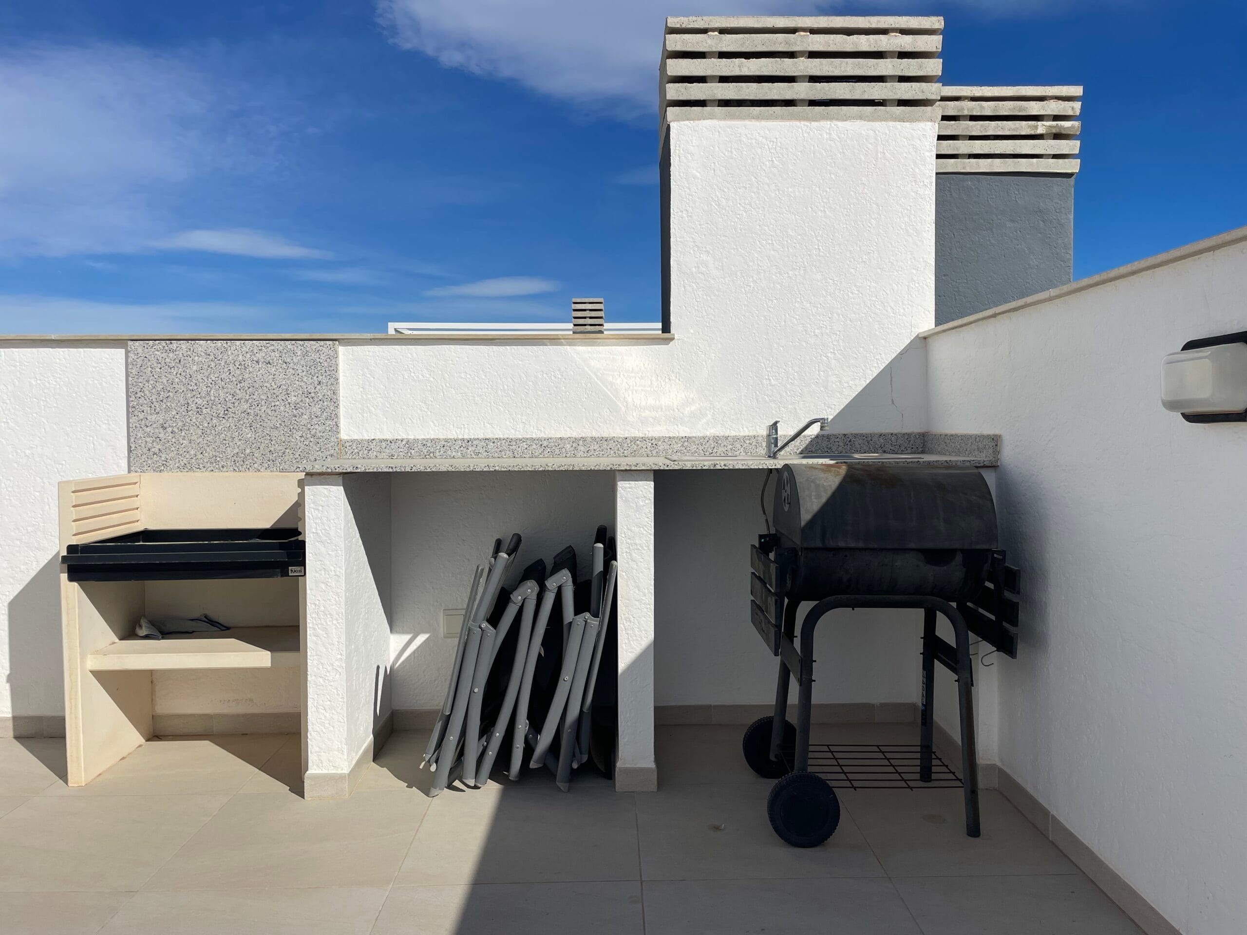 Charming 2-Bedroom penthouse with private solarium/sea view in Flamenca Village. image 3