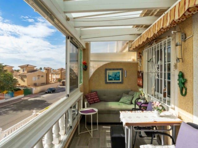 This very nice and elaborate flat is located in Bravomar 7 in Aguas Nuevas, in Torrevieja. image 5