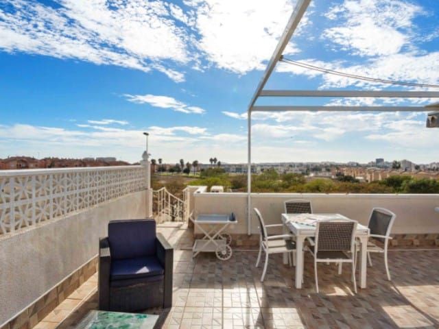 This very nice and elaborate flat is located in Bravomar 7 in Aguas Nuevas, in Torrevieja. image 4