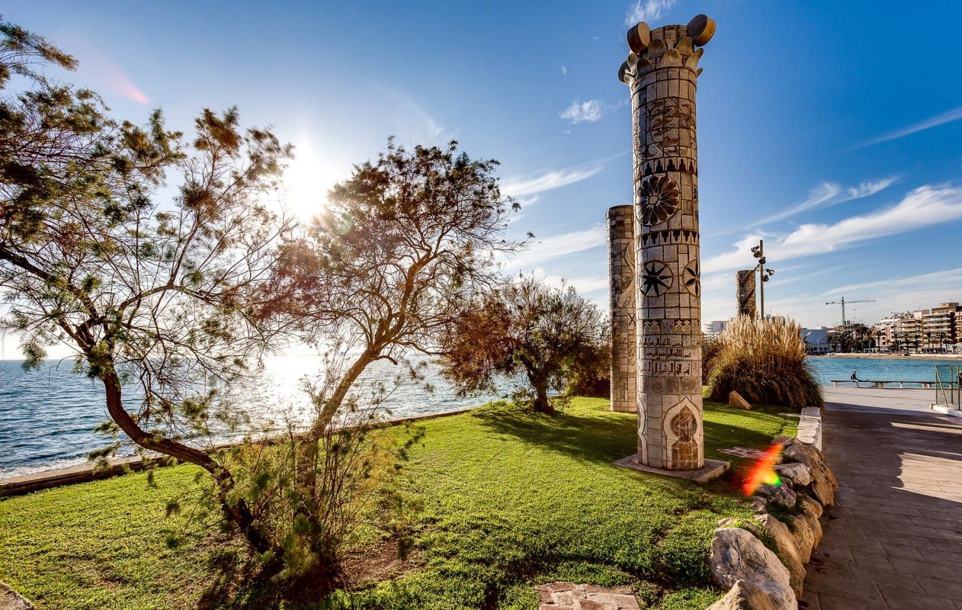 Live by the sea all year round! Spacious flat just 50 metres from Cura beach. image 4