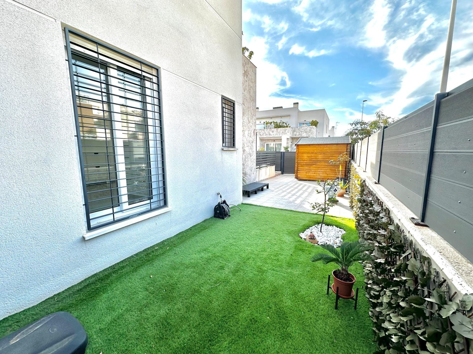 Fantastic corner quad villa with large garden in Torrevieja. image 3