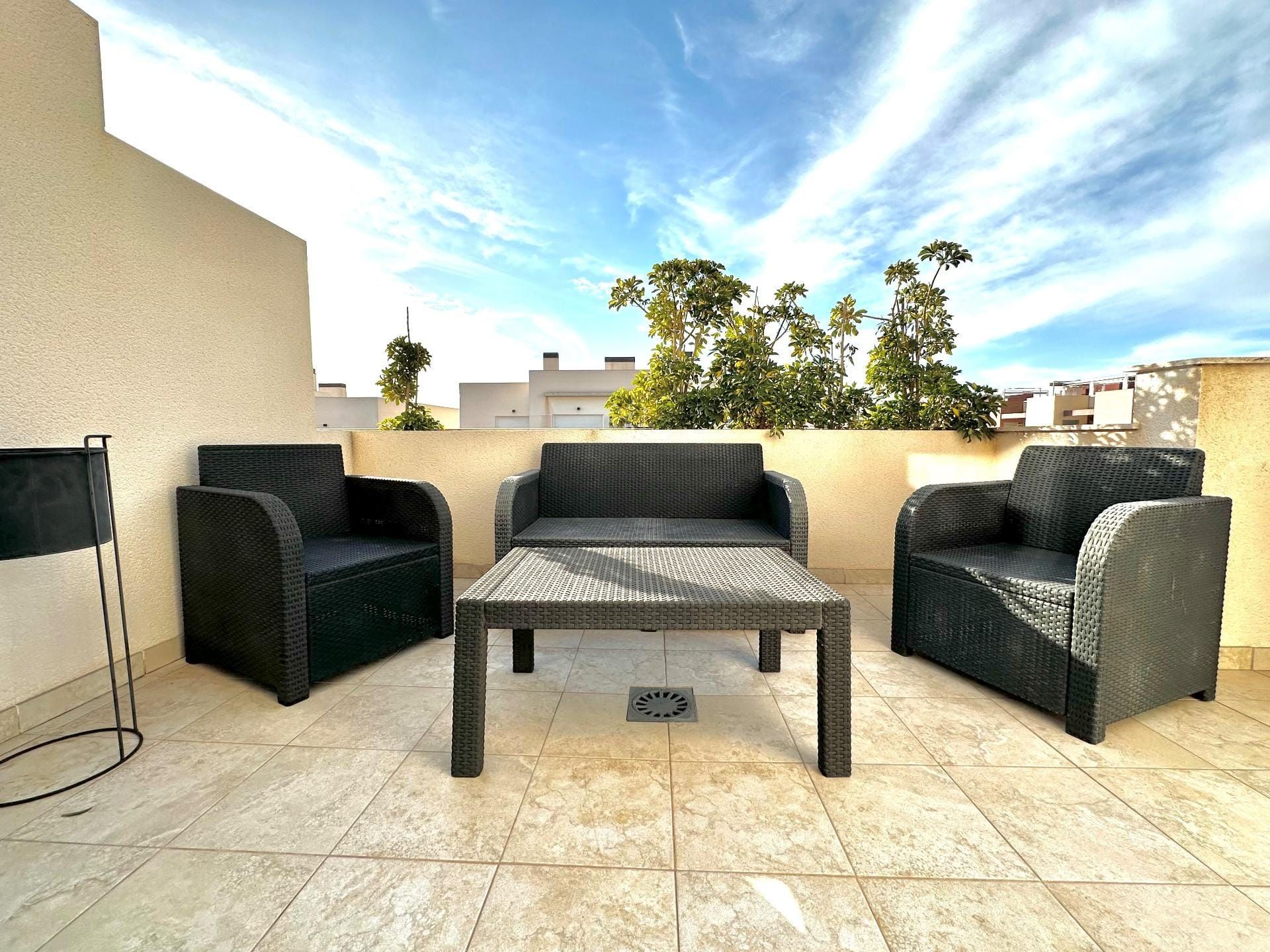 Fantastic corner quad villa with large garden in Torrevieja. image 5