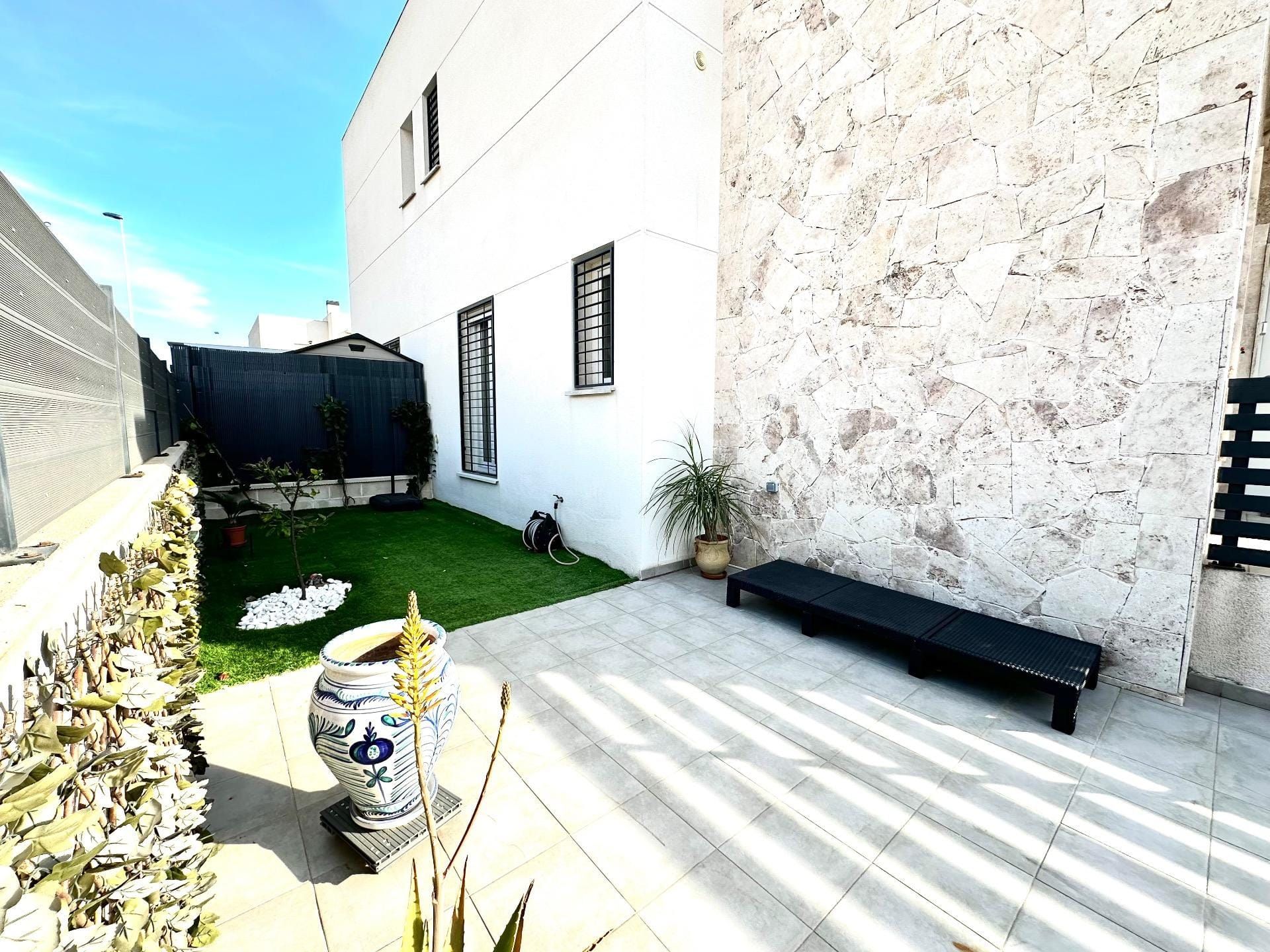 Fantastic corner quad villa with large garden in Torrevieja. image 2