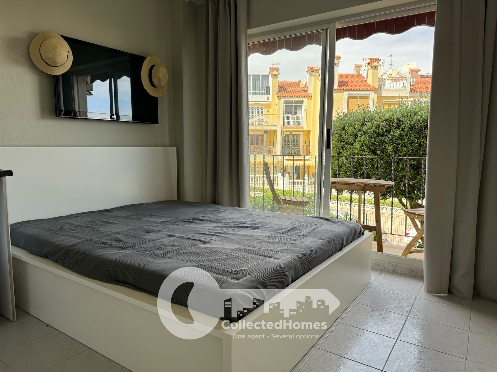 Charming Studio Apartment with Partial Renovation, Stunning Sea View, and Pool Access. image 5