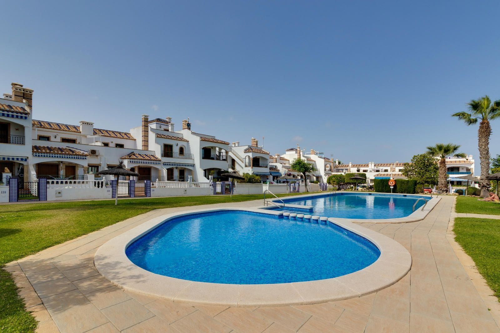 Stunning Two-Bedroom Apartment in Villamartin. image 4