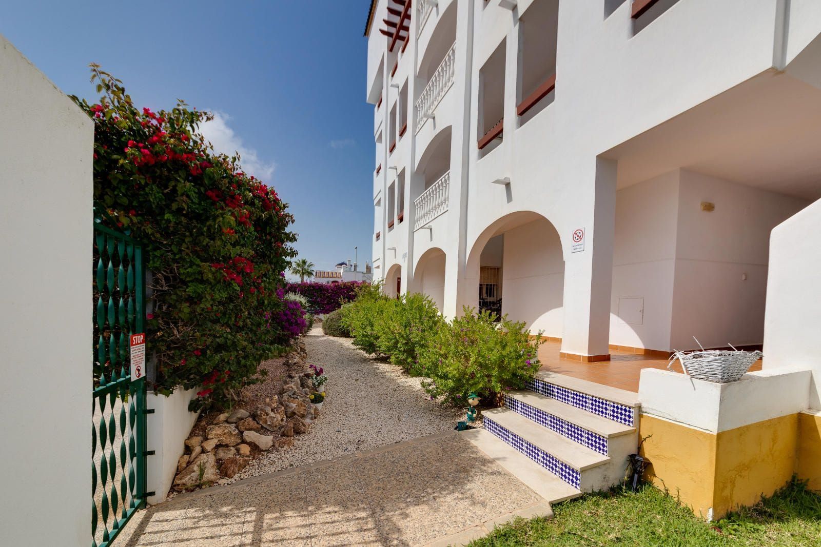 Stunning Two-Bedroom Apartment in Villamartin. image 3