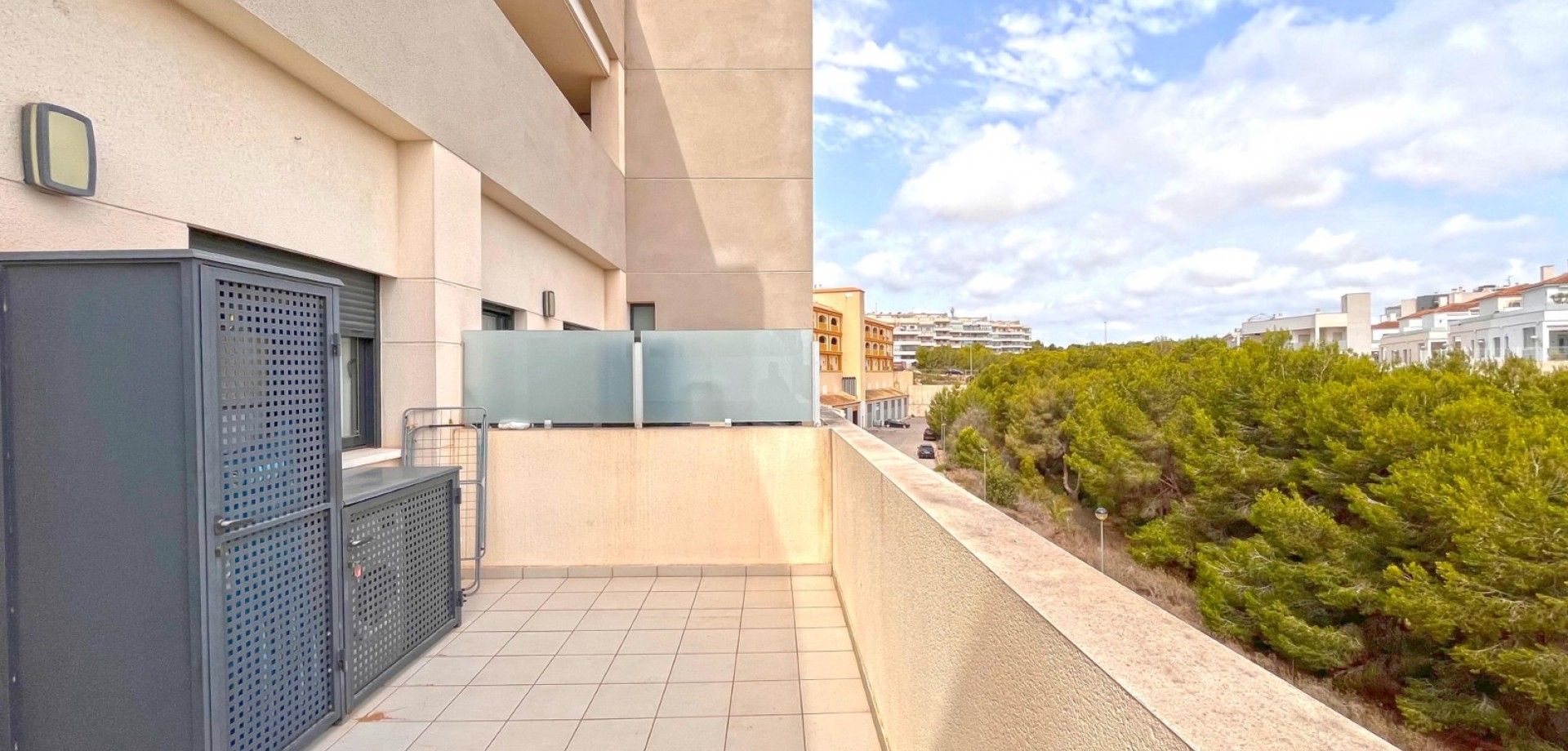 GROUND-FLOOR APARTMENT WITH EXPANSIVE TERRACE, GARDEN, AND MODERN AMENITIES! image 2