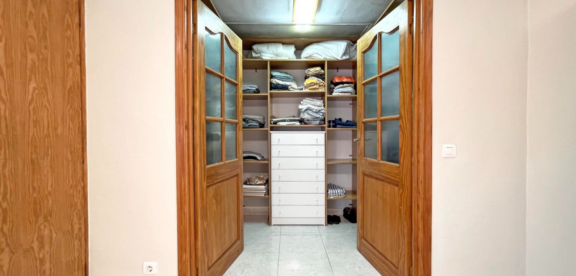 CHARMING SOUTH-FACING TOWNHOUSE IN LA SIESTA, TORREVIEJA. image 3