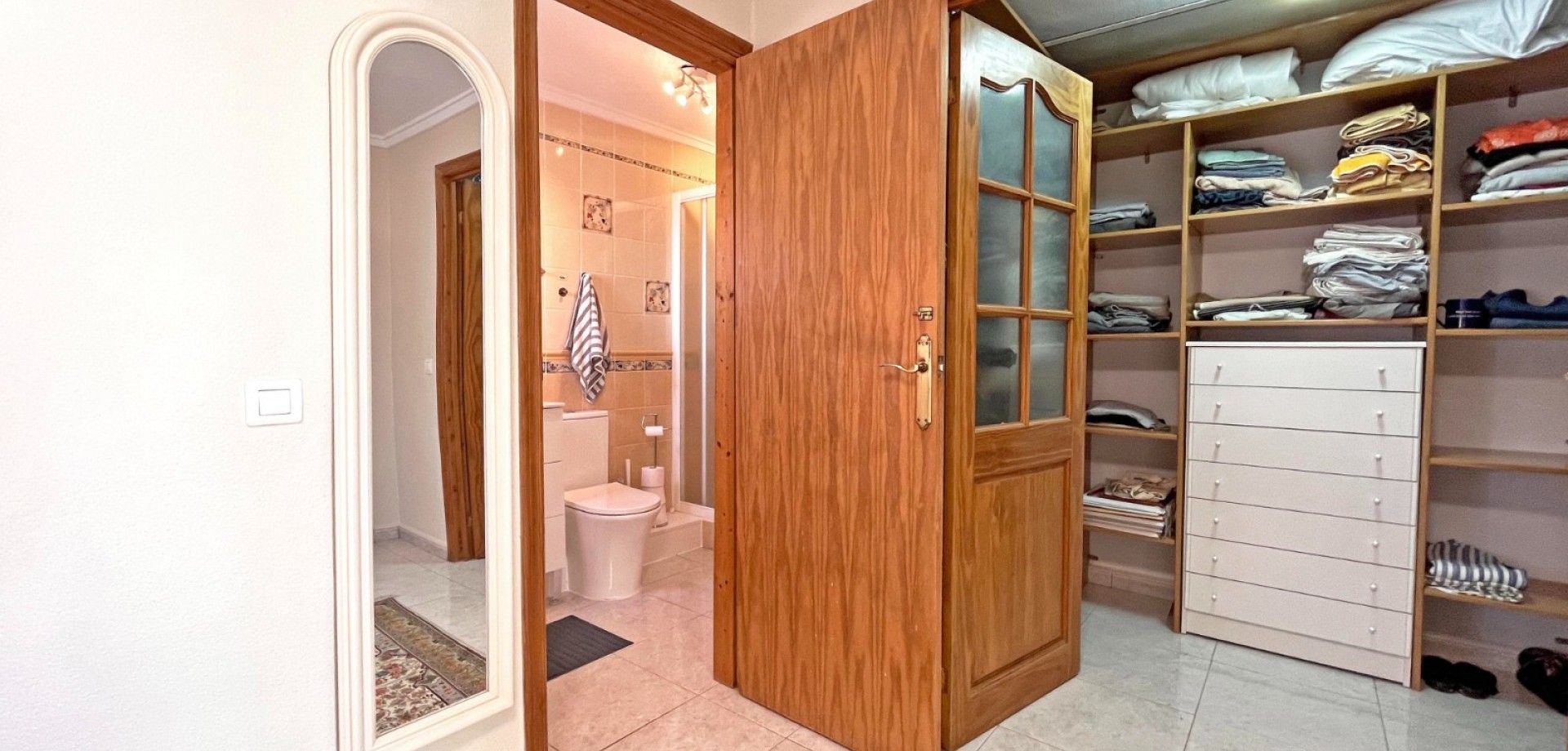 CHARMING SOUTH-FACING TOWNHOUSE IN LA SIESTA, TORREVIEJA. image 4