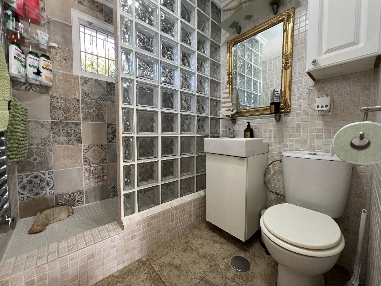 4 BED VILLA WITH PRIVATE POOL IN LA FLORIDA. image 5