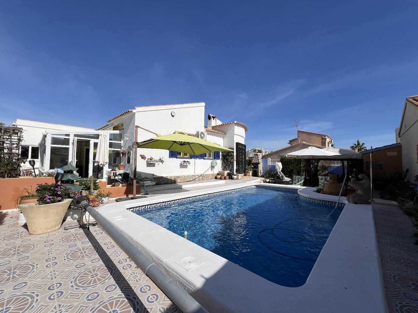 4 BED VILLA WITH PRIVATE POOL IN LA FLORIDA. image 2