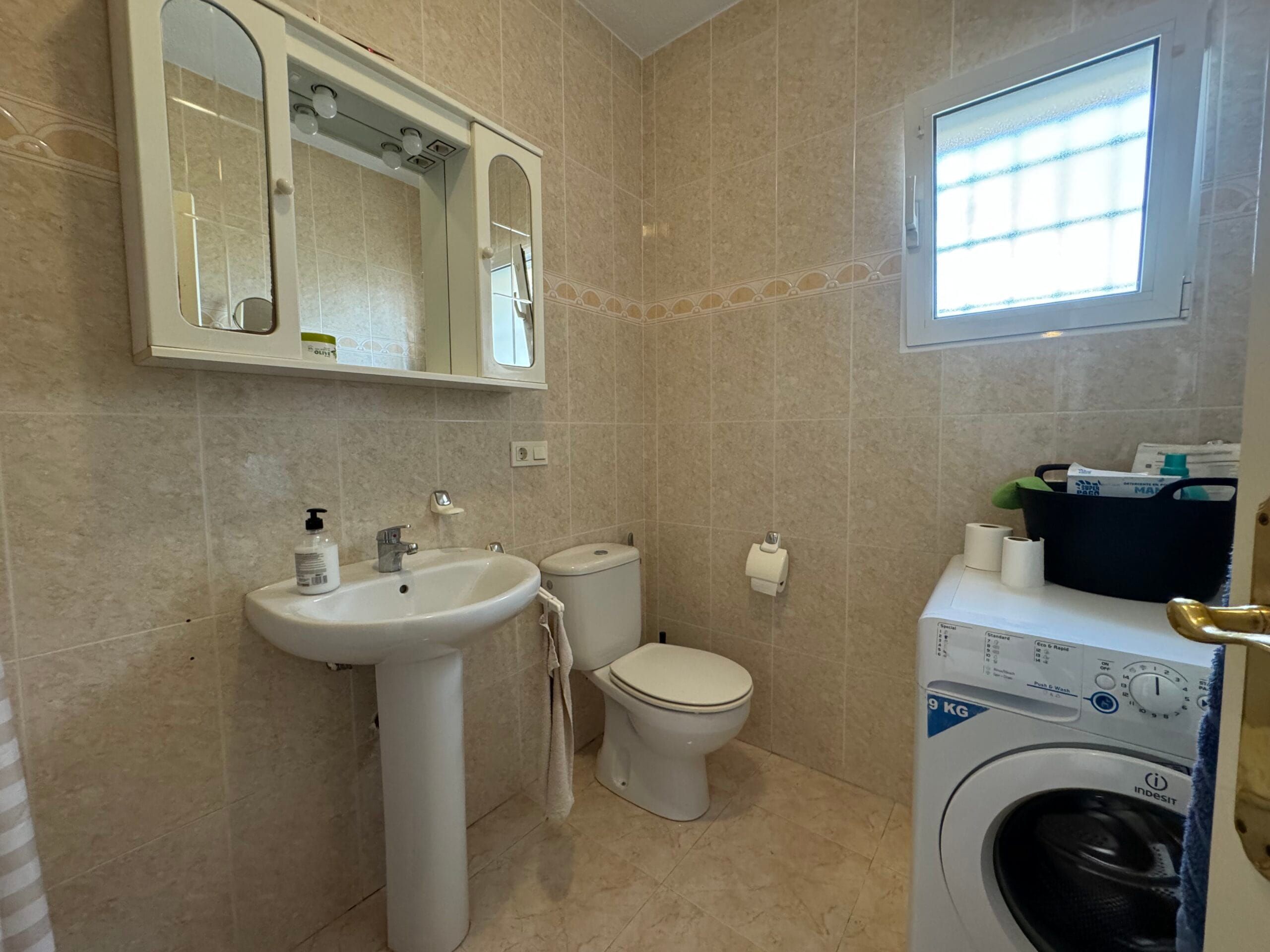 Villa with a large plot and private pool. Tourist license included. image 3