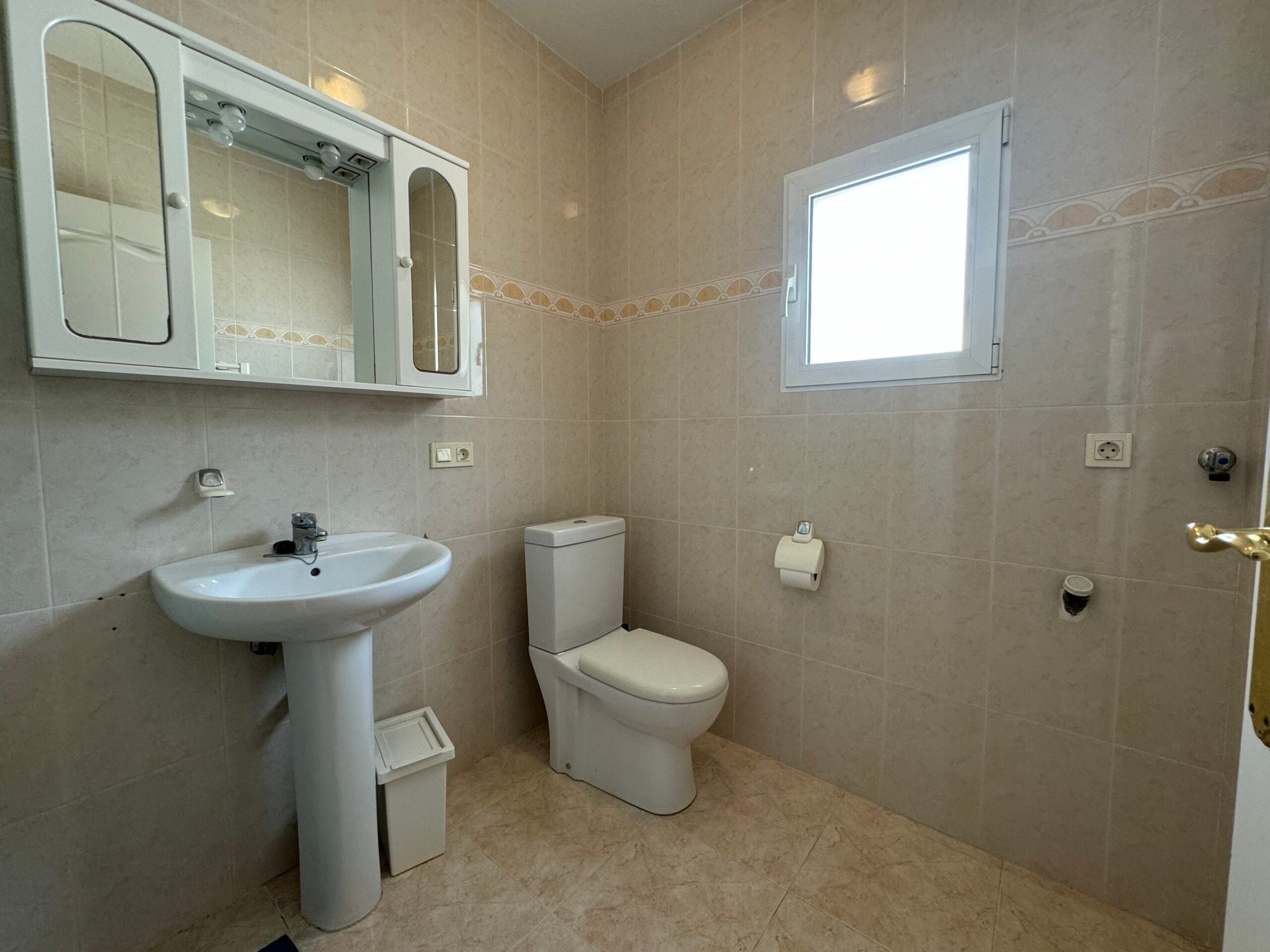 Villa with a large plot and private pool. Tourist license included. image 2