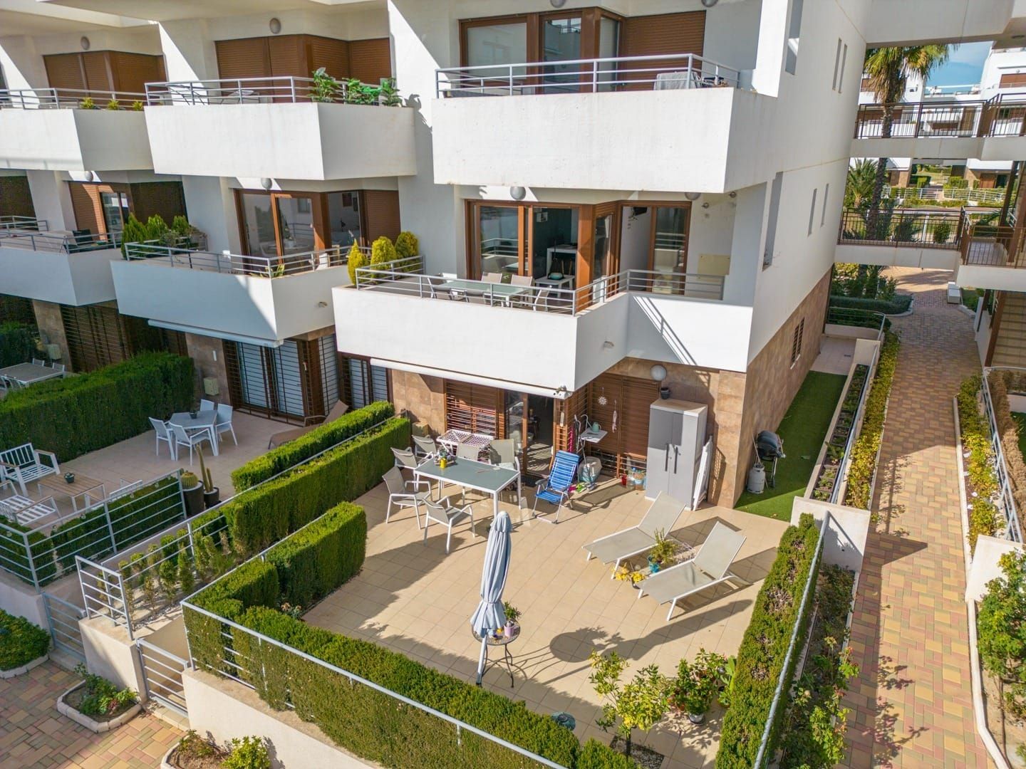 2-Bedroom Apartment in Orihuela Costa with Parking - Prime Location Near La Zenia. image 3