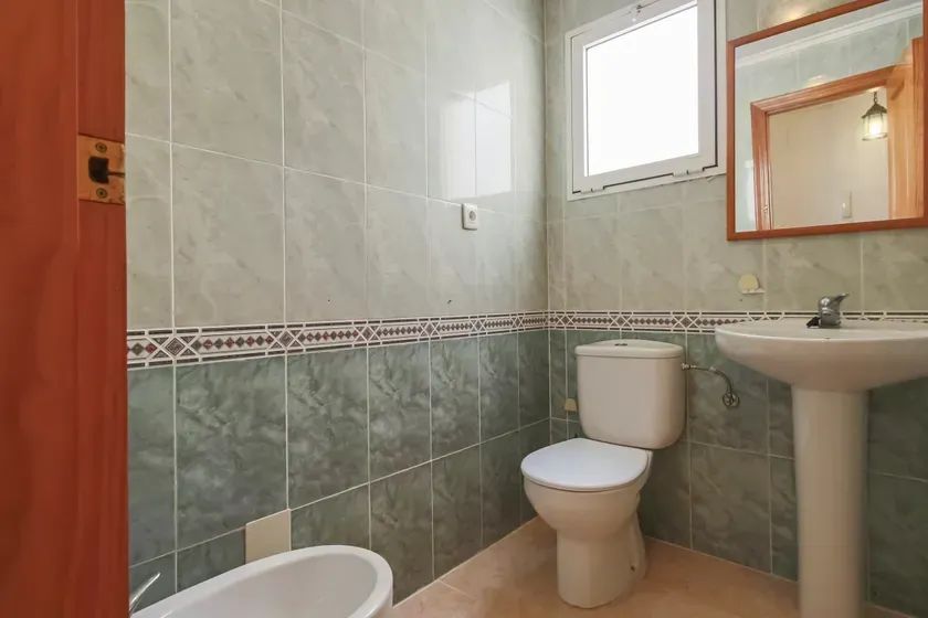 Charming Apartment in the Heart of Torrevieja. image 5