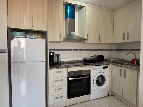 RENOVATED 3-BEDROOM APARTMENT WITH SIDE SEA VIEW JUST 450M FROM PLAYA DEL CURA.