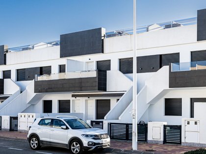 TOP FLOOR BUNGALOW WITH SUN TERRACE – ALMOST NEW.