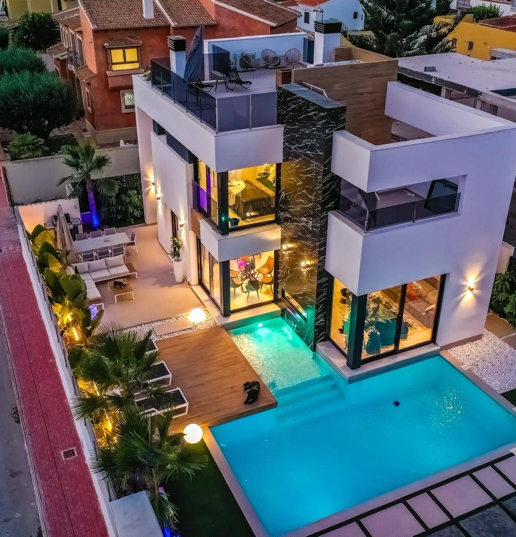 EXCLUSIVE NEW-BUILD MODERN VILLA WITH PRIVATE HEATED POOL AND SOLARIUM.