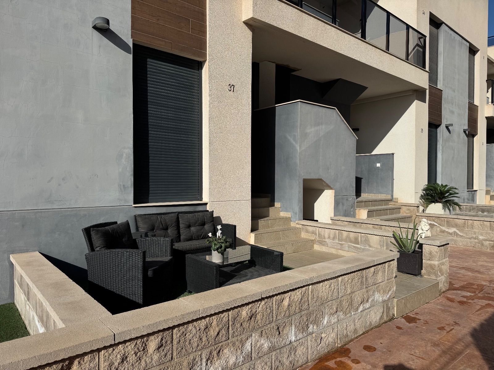 COZY GROUND FLOOR BUNGALOW WITH MODERN AMENITIES IN GUARDAMAR DEL SEGURA. image 5