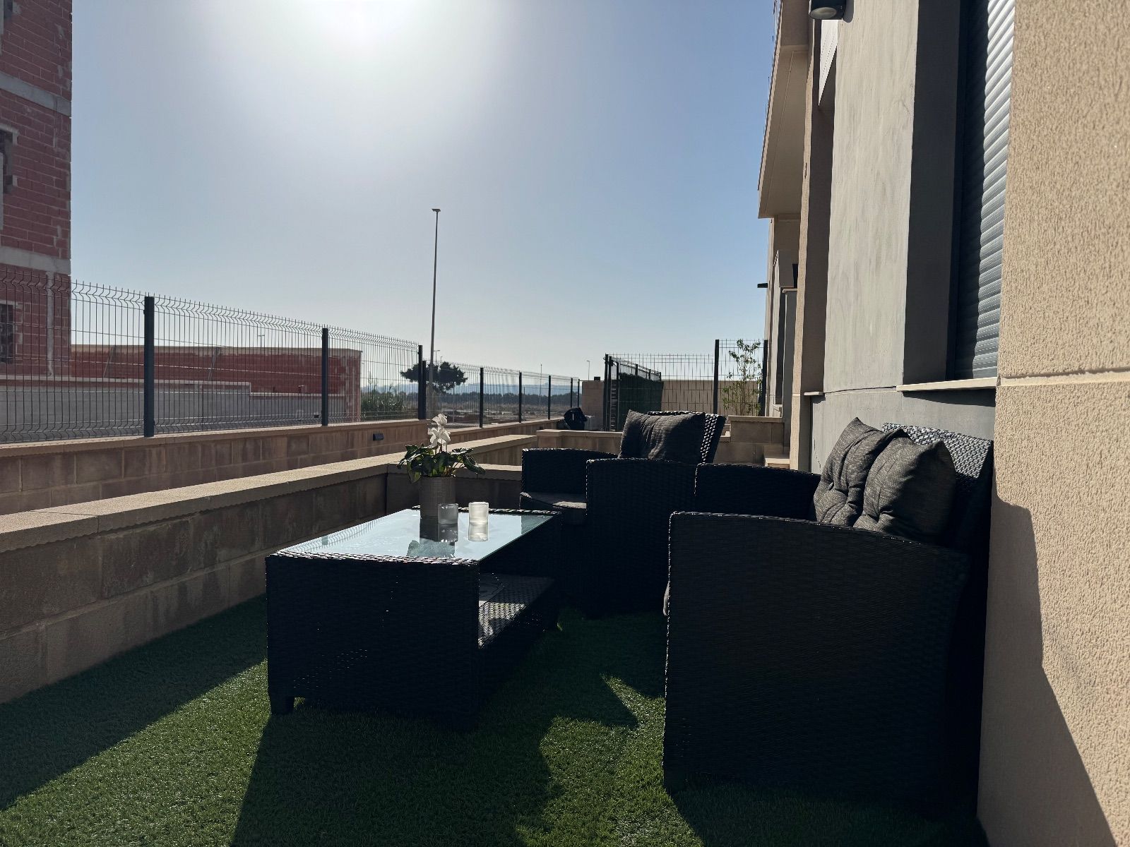 COZY GROUND FLOOR BUNGALOW WITH MODERN AMENITIES IN GUARDAMAR DEL SEGURA. image 4