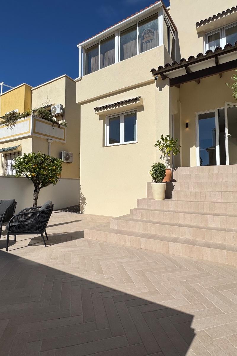 FULLY RENOVATED TOWNHOUSE IN URBANISATION ALANDELUZ IN ORIHUELA COSTA. photo 1