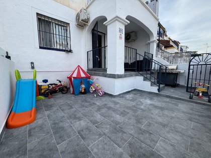 FULLY RENOVATED GROUND-FLOOR BUNGALOW IN URBANISATION ALANDELUZ – 3 BEDROOMS, 1 BATHROOM & TERRACES NEAR LA ZENIA BOULEVARD.