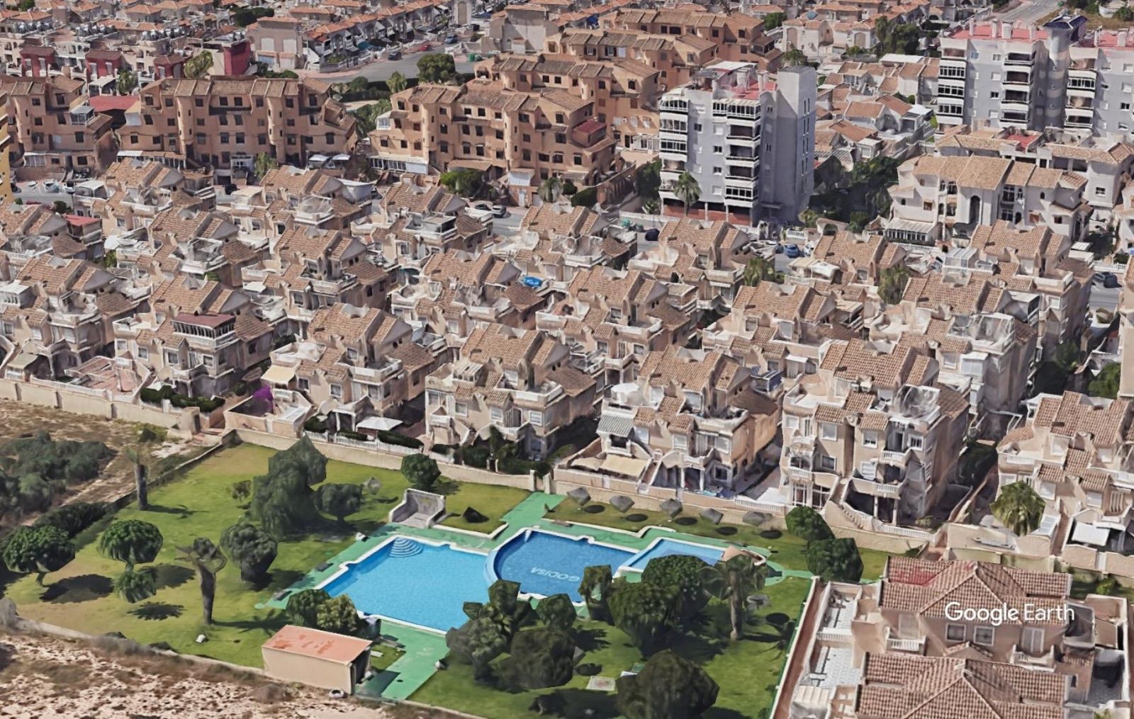 FULLY REFURBISHED BUNGALOW IN THE PUEBLO MARINO RESIDENTIAL COMPLEX. image 2